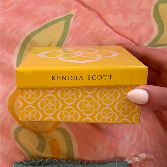 Black kendra scott necklace - Picture 2 of 5